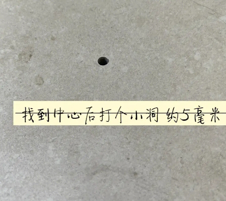 乌尔禾瓷砖空鼓维修公司专业解答在瓷砖铺贴过程中，如果砂料搅拌不均匀，将会带来以下问题