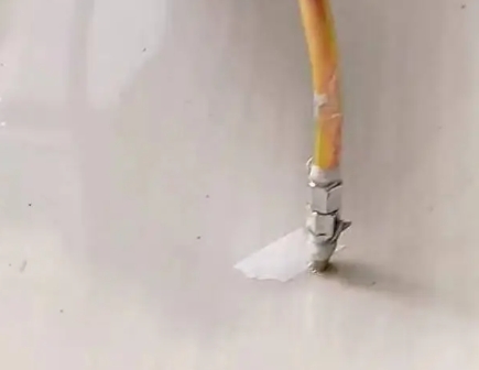乌尔禾瓷砖空鼓维修公司专业解答在瓷砖铺贴过程中，如果使用的砂料过粗（如全部使用了粗砂），可能会导致以下问题